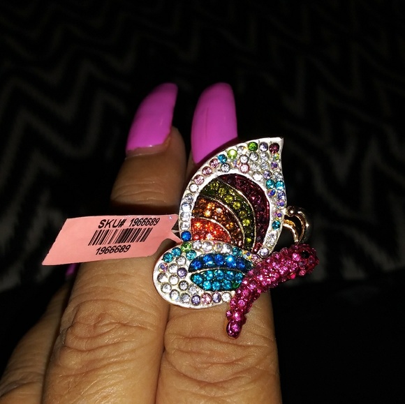 Ring - Picture 3 of 4